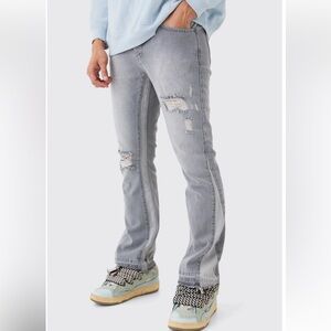 BoohooMan SLIM FLARE DISTRESSED PANEL JEANS, Light Grey